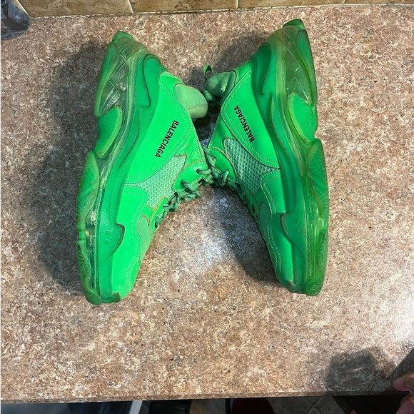 They are good shoes to wear - Picture 3 of 3